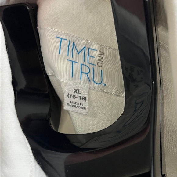 Time and Tru Women's Bright White Denim Jacket - Picture 2 of 6